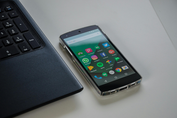 Androidスマートフォン